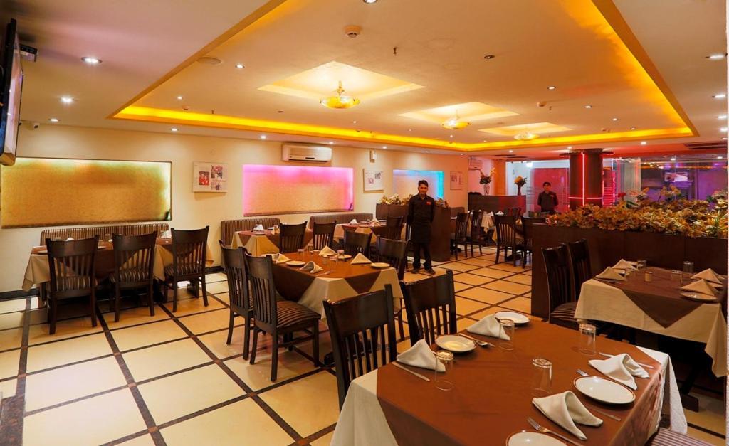 Airport La Sapphire Hotel & Restaurant Nowe Delhi Zewnętrze zdjęcie