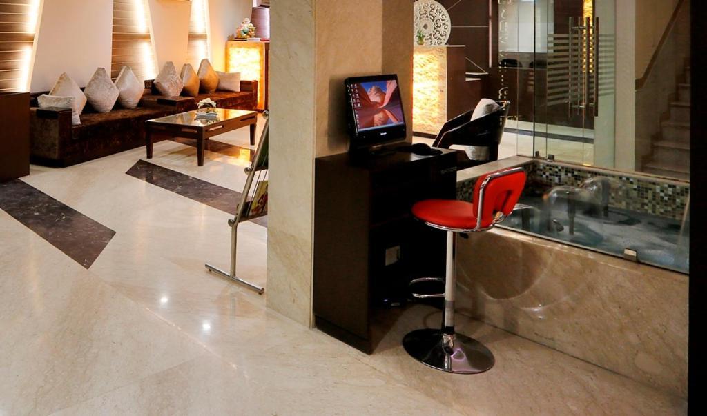Airport La Sapphire Hotel & Restaurant Nowe Delhi Zewnętrze zdjęcie