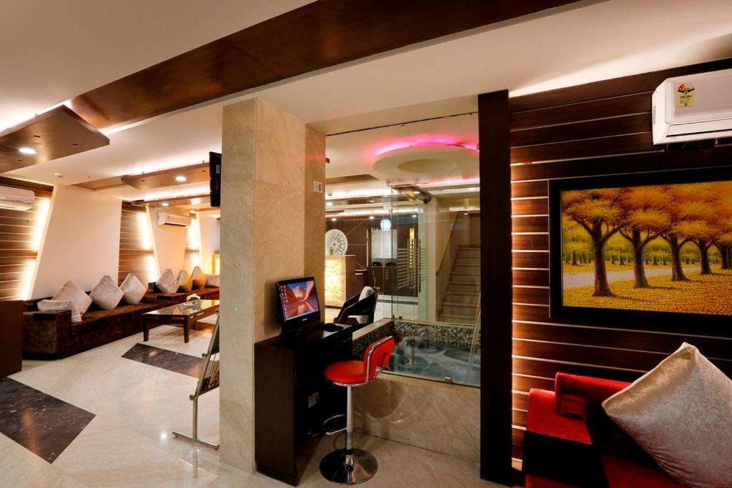 Airport La Sapphire Hotel & Restaurant Nowe Delhi Zewnętrze zdjęcie