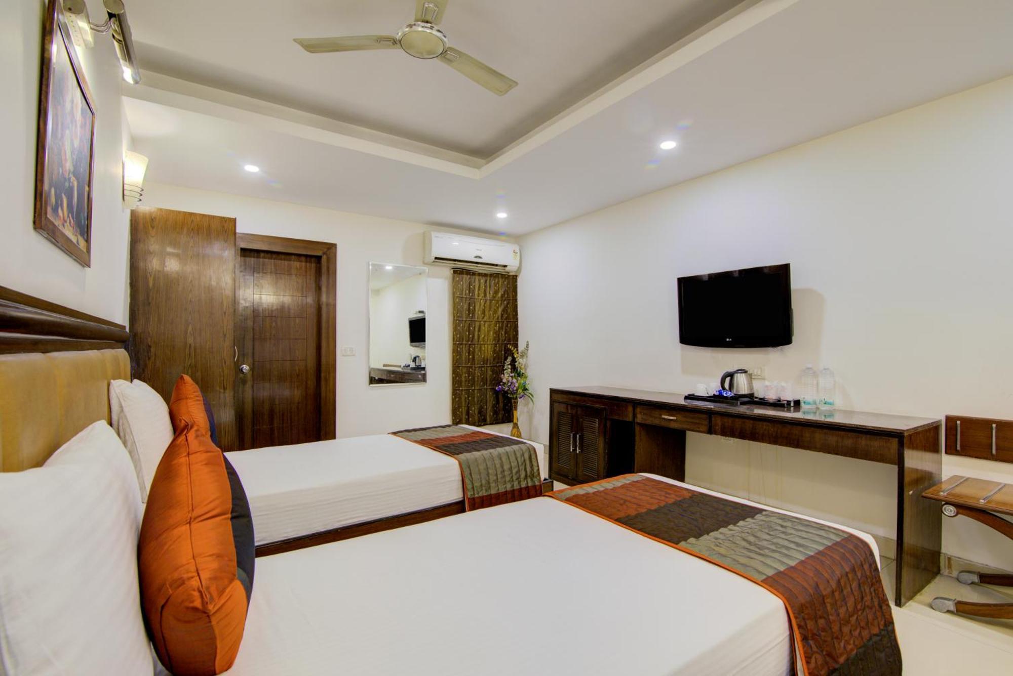 Airport La Sapphire Hotel & Restaurant Nowe Delhi Zewnętrze zdjęcie