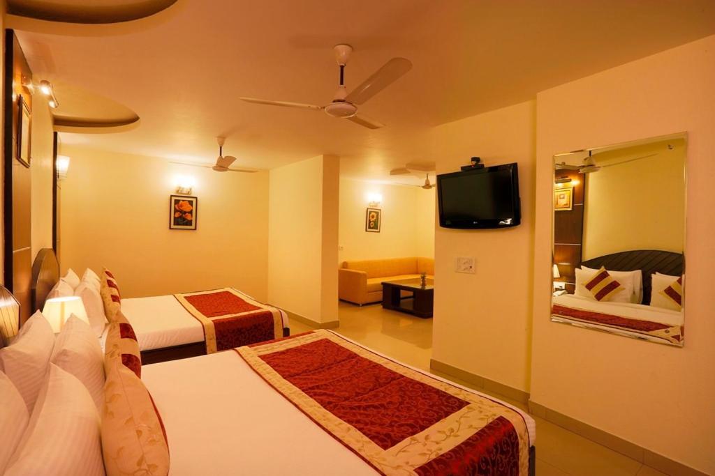 Airport La Sapphire Hotel & Restaurant Nowe Delhi Zewnętrze zdjęcie