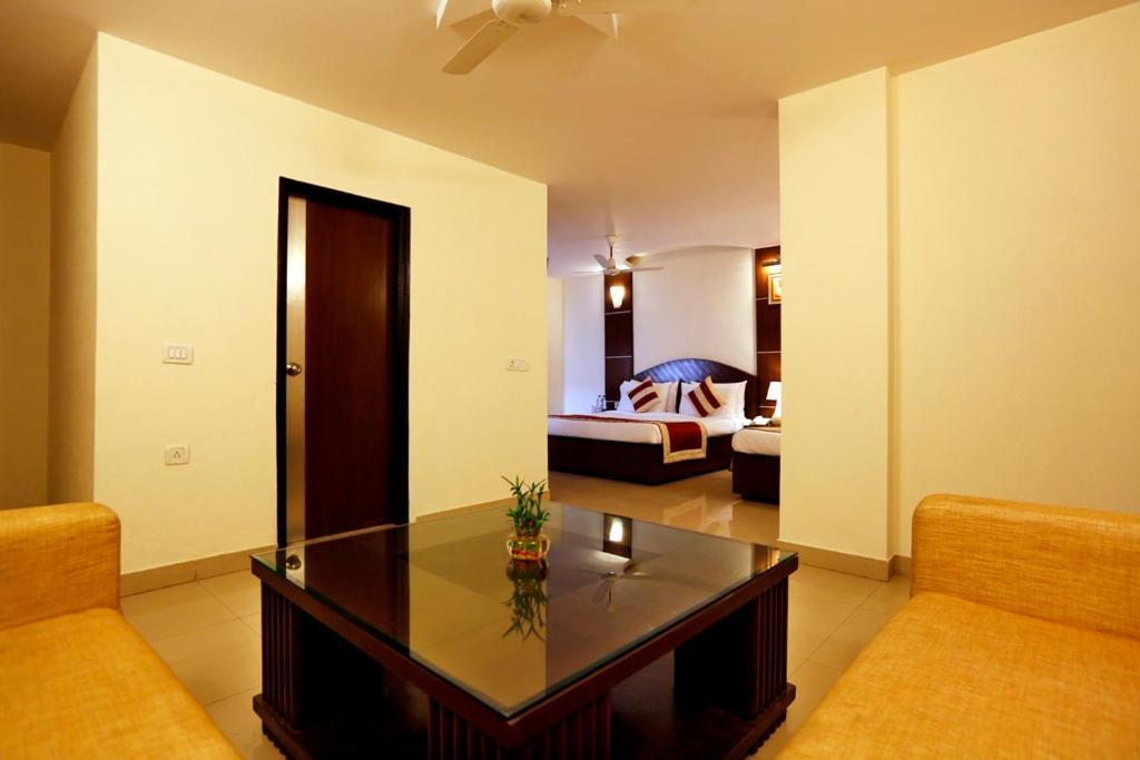 Airport La Sapphire Hotel & Restaurant Nowe Delhi Zewnętrze zdjęcie