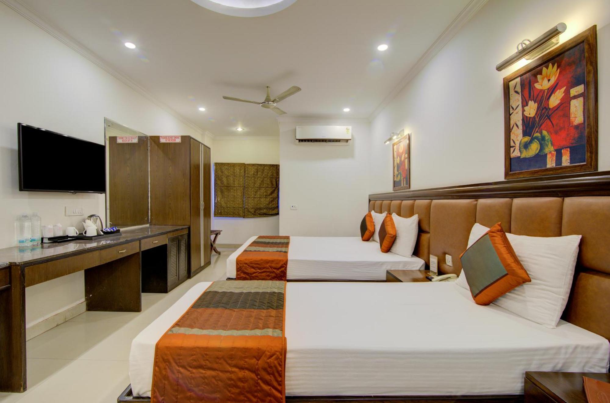 Airport La Sapphire Hotel & Restaurant Nowe Delhi Zewnętrze zdjęcie