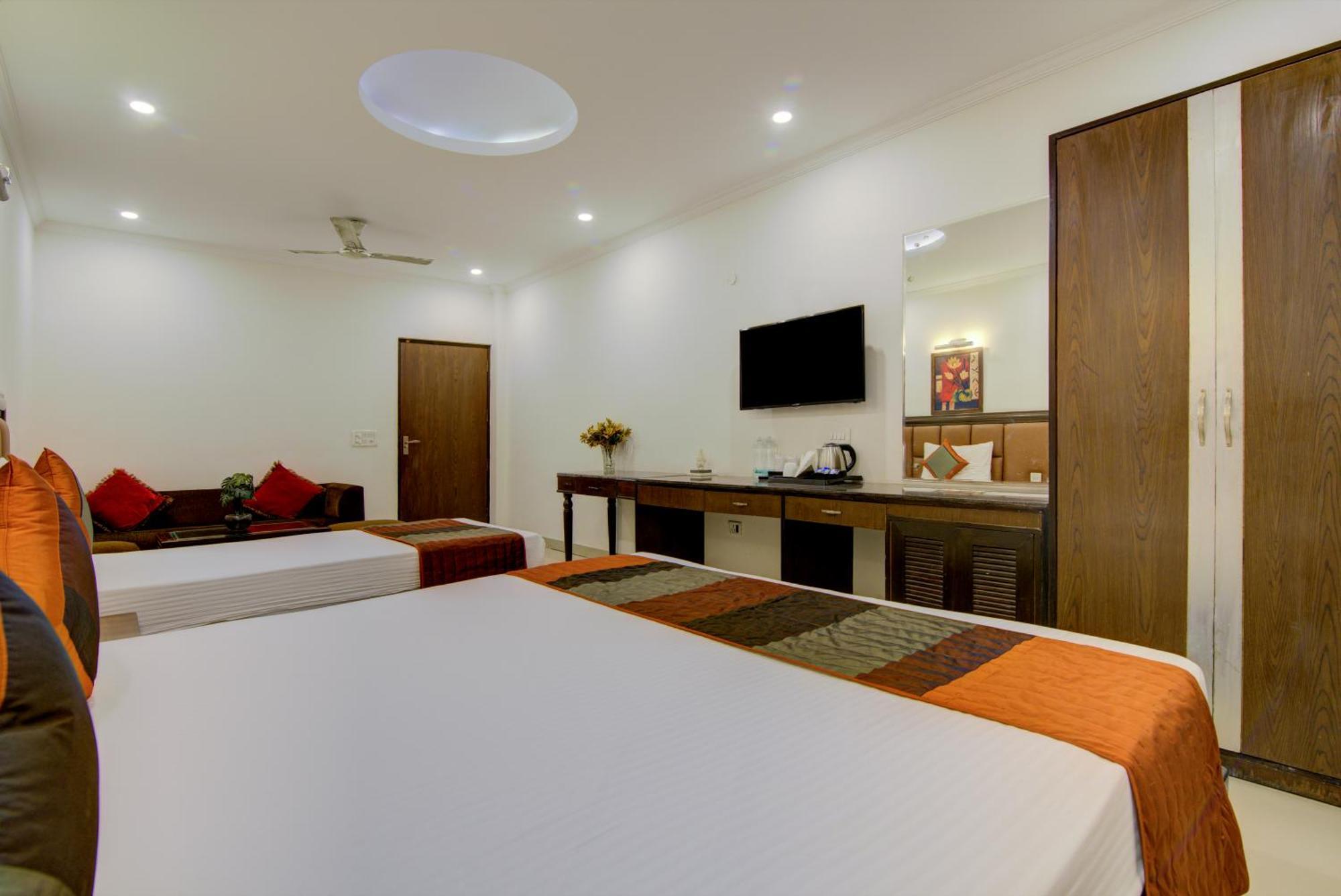 Airport La Sapphire Hotel & Restaurant Nowe Delhi Zewnętrze zdjęcie