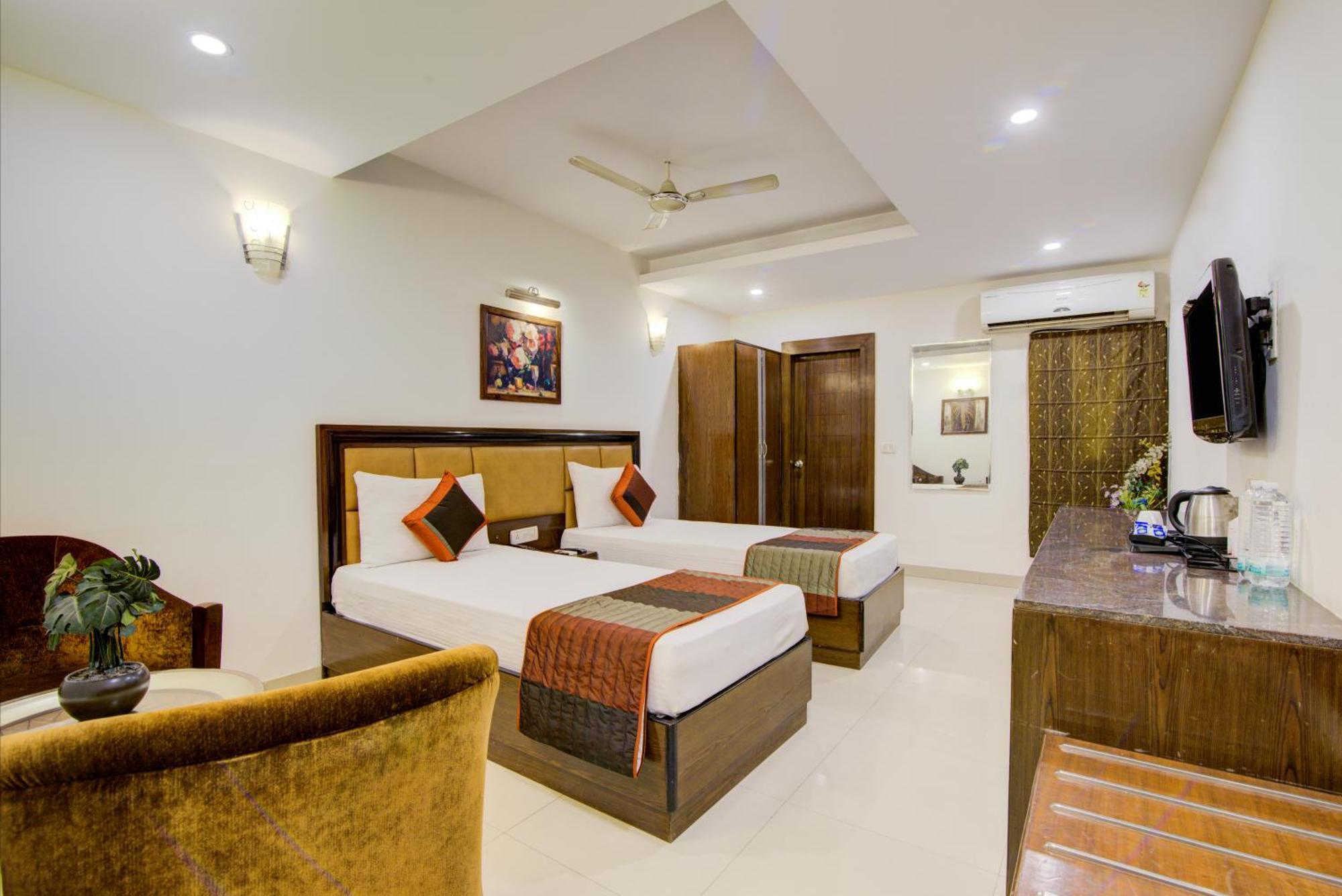 Airport La Sapphire Hotel & Restaurant Nowe Delhi Zewnętrze zdjęcie