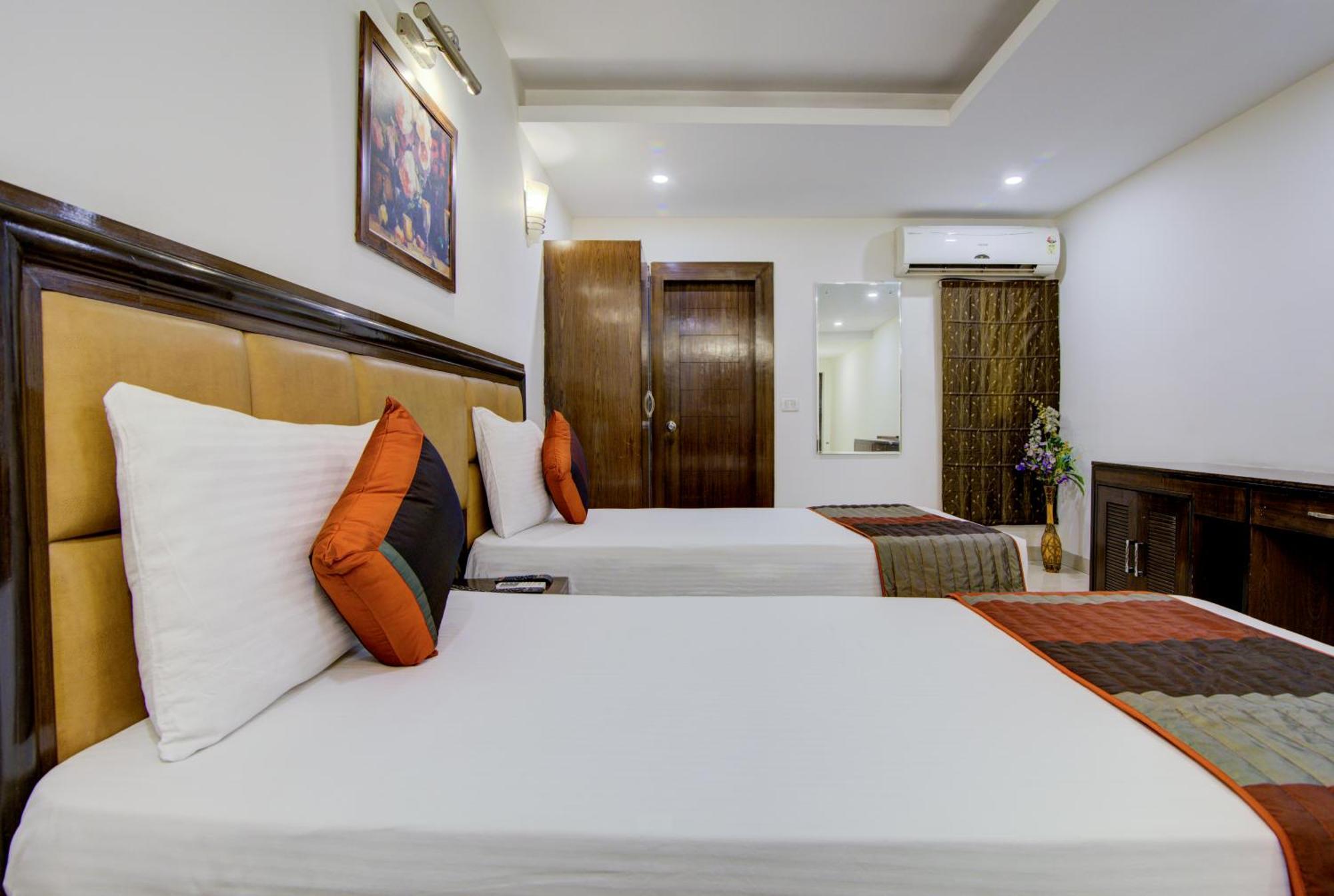 Airport La Sapphire Hotel & Restaurant Nowe Delhi Zewnętrze zdjęcie