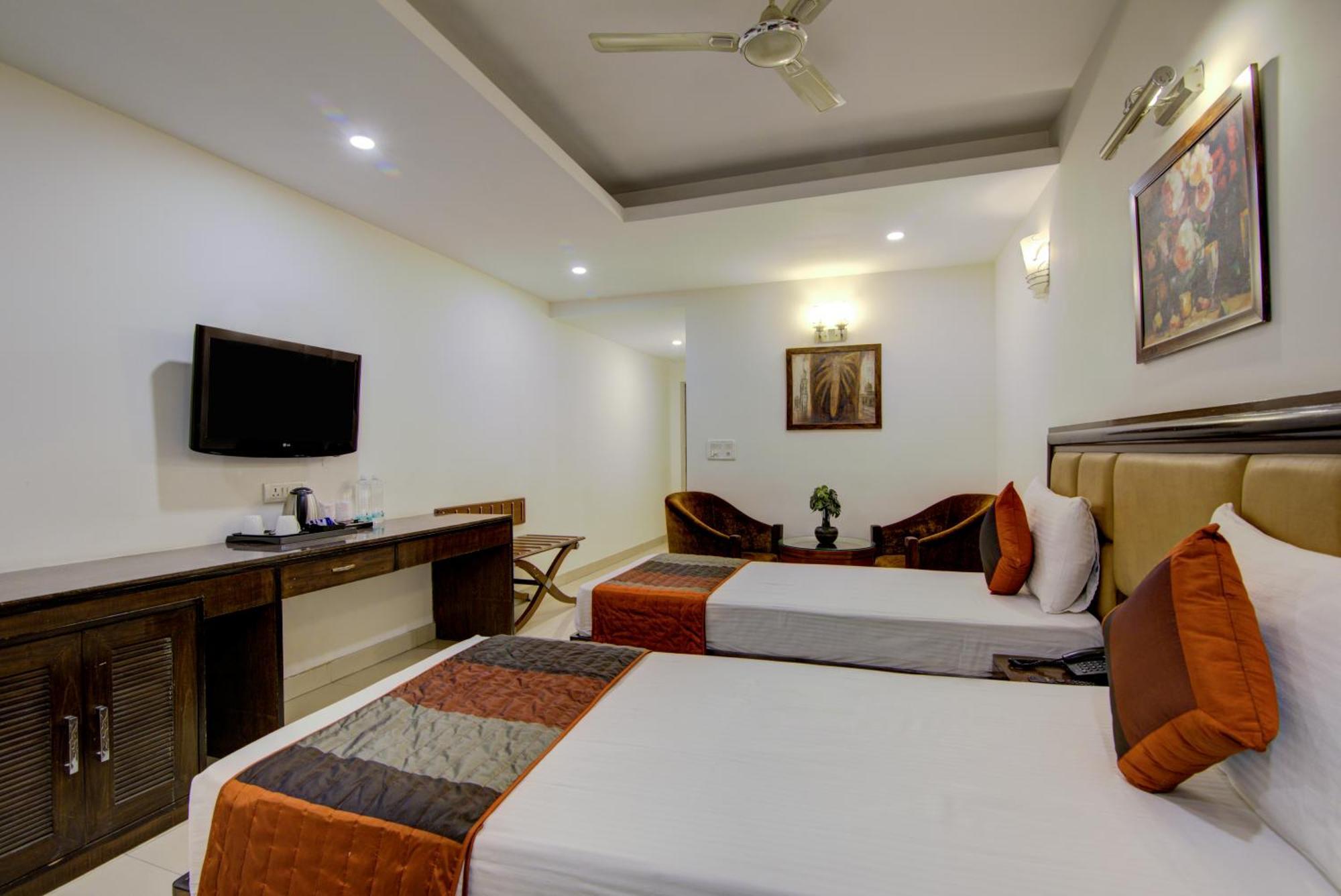 Airport La Sapphire Hotel & Restaurant Nowe Delhi Zewnętrze zdjęcie