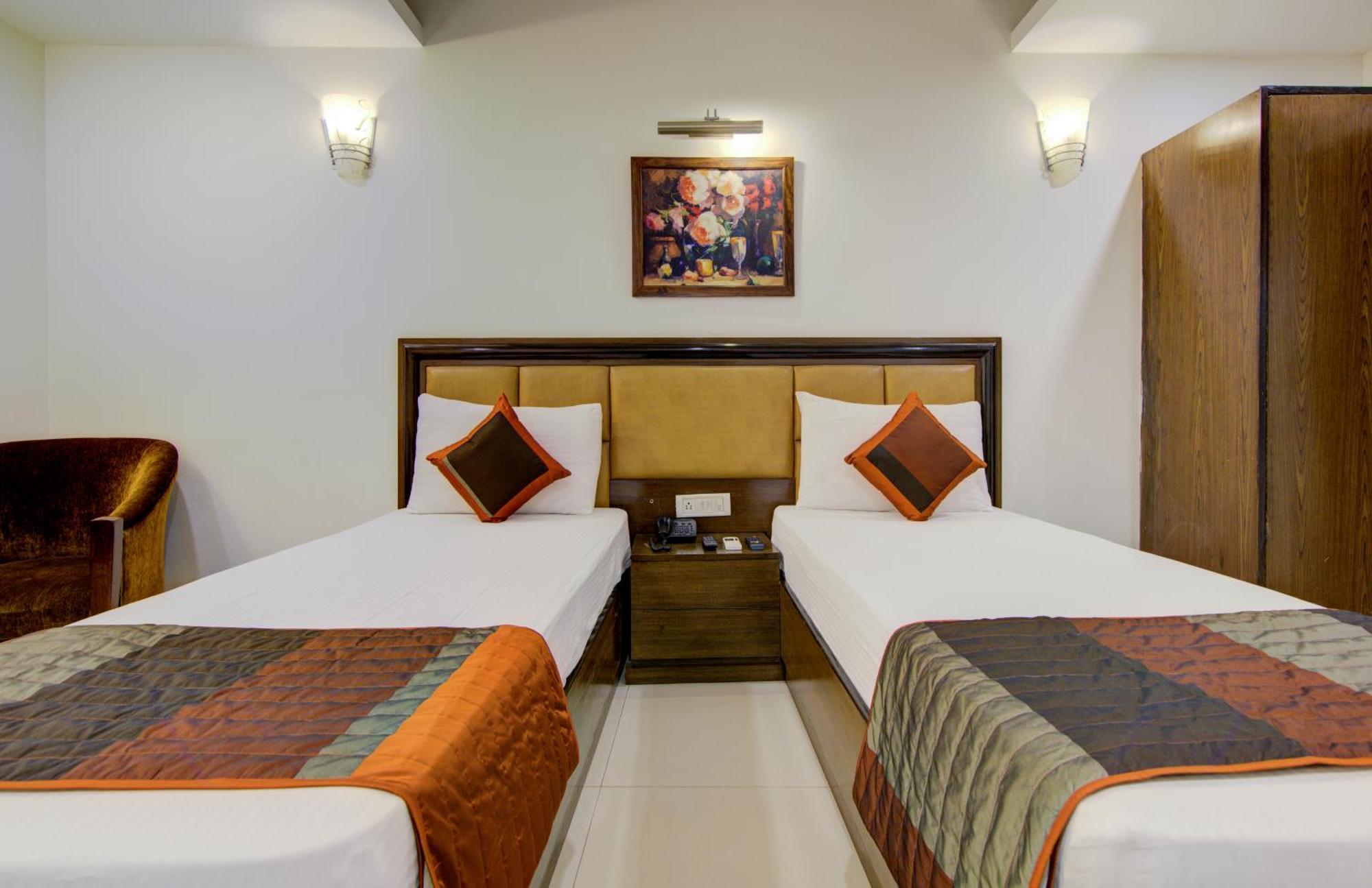 Airport La Sapphire Hotel & Restaurant Nowe Delhi Zewnętrze zdjęcie